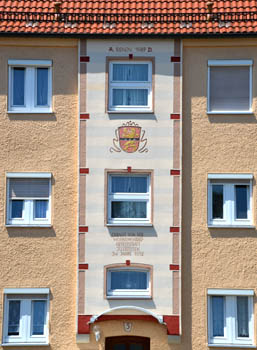 Haus Wohnungsbau GmbH Illertissen mit Logo der Stadt Illertissen